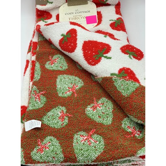The Cozy Cottage Knitted Throw Strawberry